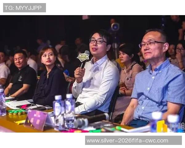 李铁带领自由足球团队探索新战术，重塑足球魅力与激情